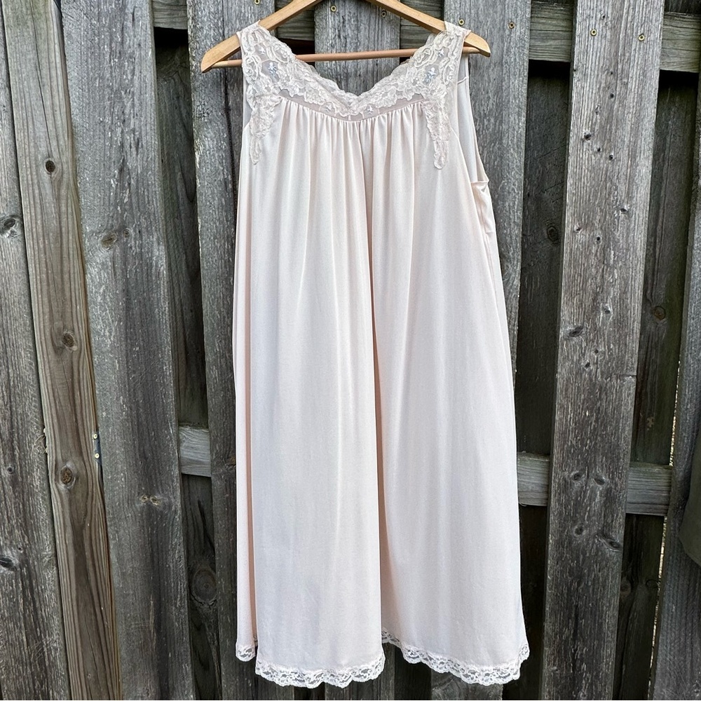 Vintage USA Shadow Line Pink Lace trim Embroidered Silky Sleeveless Nightgown